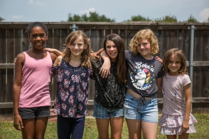 Photo d'enfants trans
